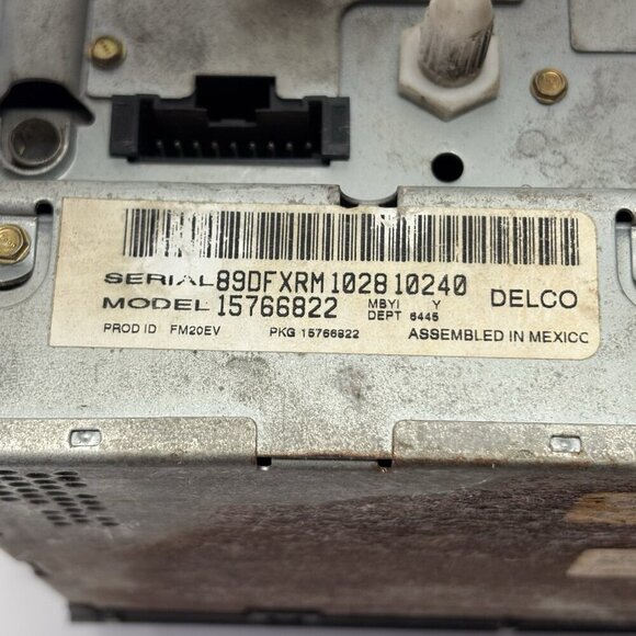 98-02 Chevy Suburban LS Z-71 1500 Series AM/FM CD Radio OEM Delco Electronics - Picture 12 of 15